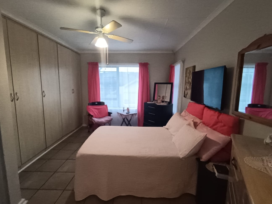To Let 3 Bedroom Property for Rent in Island View Western Cape
